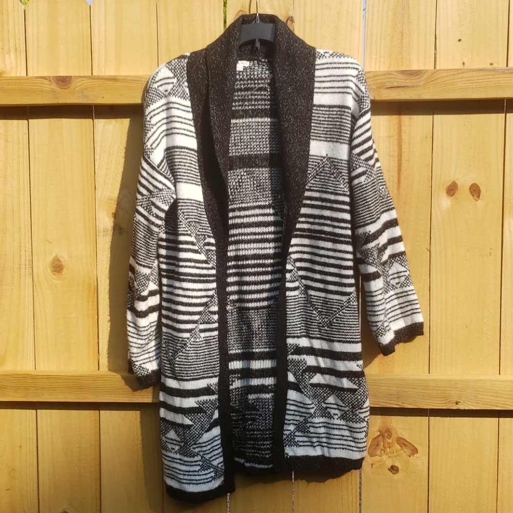 Classy black/white cardigan